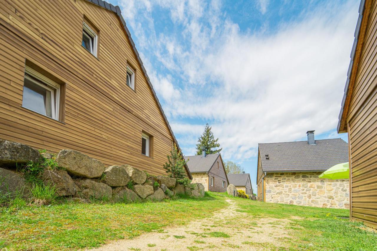 Village De Gites Les Chalets De L'Aubrac Омон-Обрак Экстерьер фото