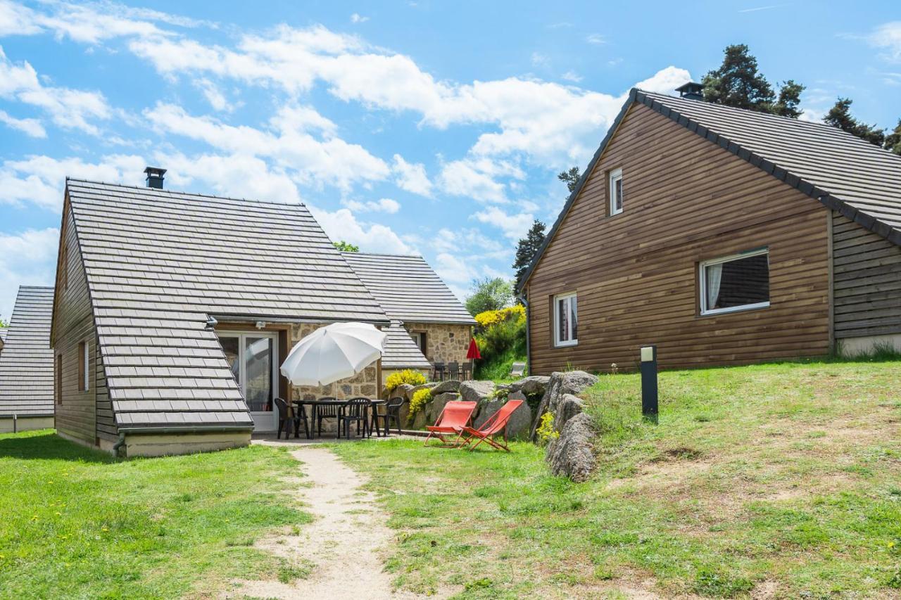 Village De Gites Les Chalets De L'Aubrac Омон-Обрак Экстерьер фото